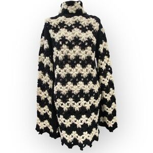 A6 ALIX OF BOHEMIA
Crochet Romy Mariner Dress